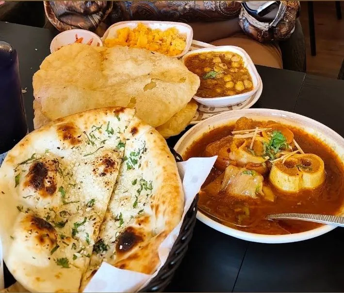 Curry mit frischem Naan